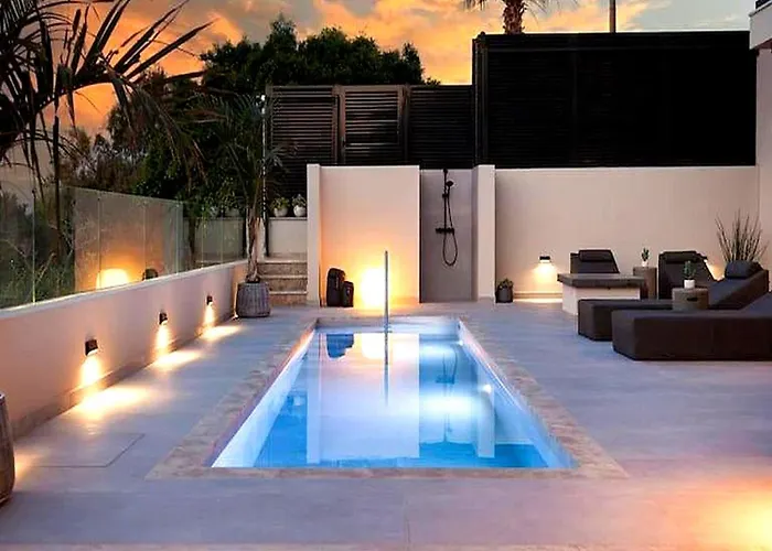 Orama Luxury Suite 3 Bedrooms With Private Pool