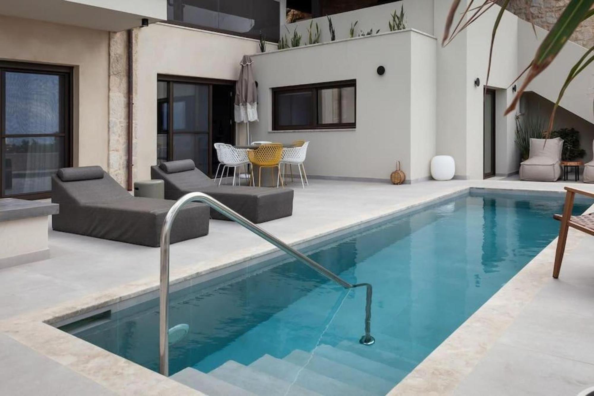 Orama Luxury 3 Bedrooms With Private Pool Villa *